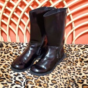 EUC Ugg Women's 7 Black Amilia black patent leather boots zip up mid calf